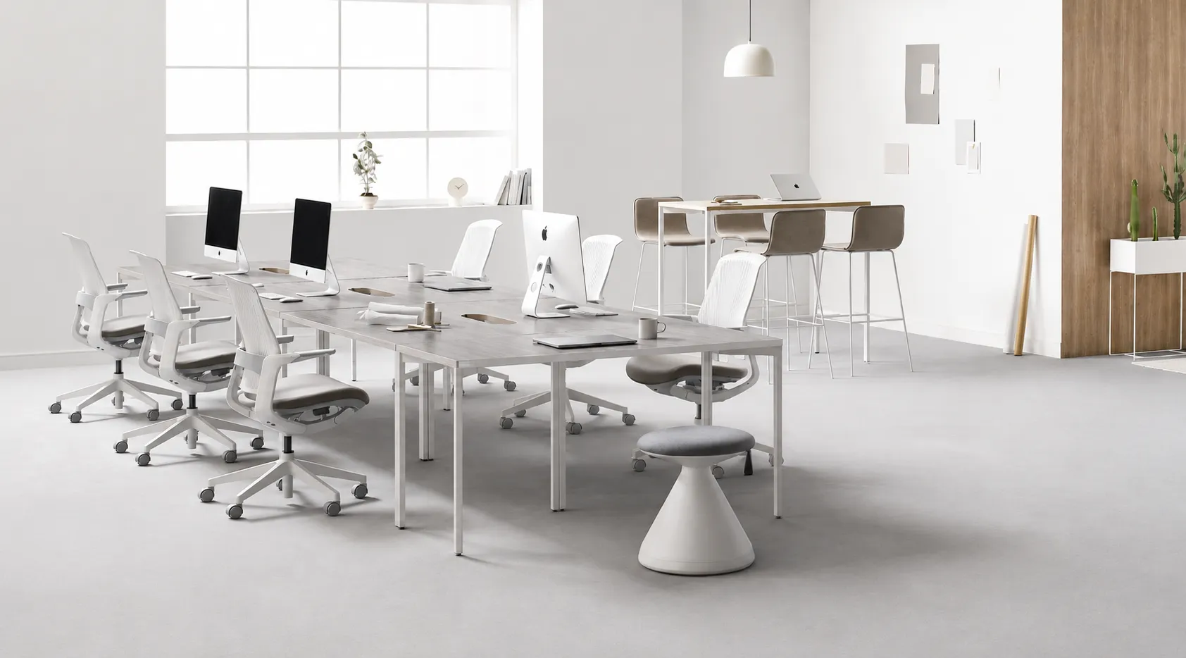 BÀN LÀM VIỆC FURSYS FOD4 - KHUNG ĐEN
