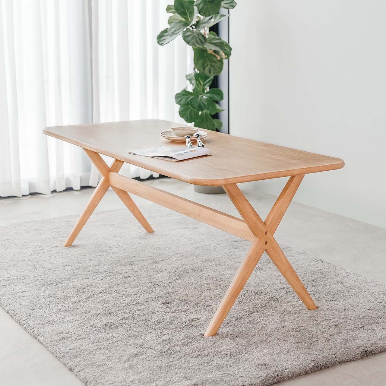 Bàn Ăn Gỗ Cao Su Tự Nhiên MOHO VLINE 601 1m6